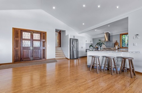Airlie Beach House | Panoramic ocean views with a pool