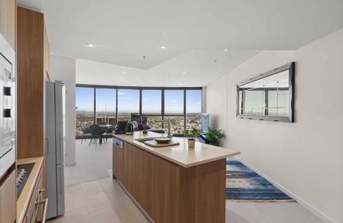Brisbane Central Business District Apartment | Panoramic Views Apartment & High-Rise Pool and Gym