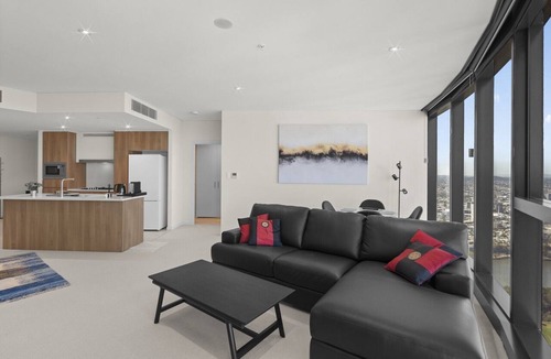 Brisbane Central Business District Apartment | Panoramic Views Apartment & High-Rise Pool and Gym