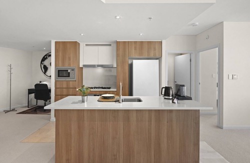 Brisbane Central Business District Apartment | Panoramic Views Apartment & High-Rise Pool and Gym