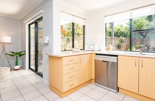 Cannonvale Apartment | Paradise Palms