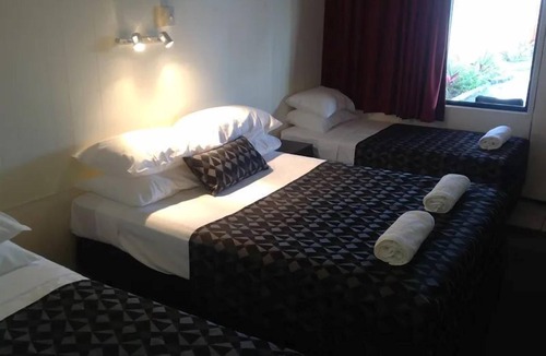 Ayr Hotel | Parkside Motel