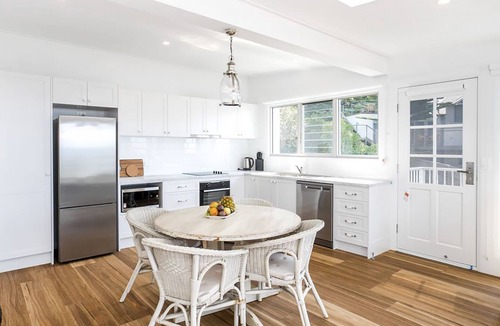 Mollymook Beach House | Pas Beach House Apartment 1