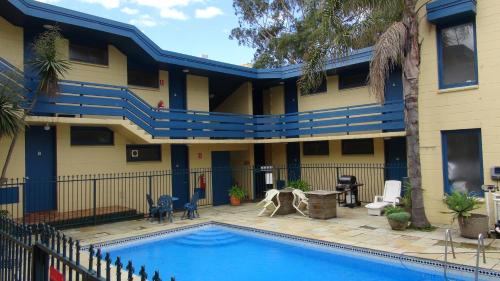 Kew Hotel | Pathfinder Motel