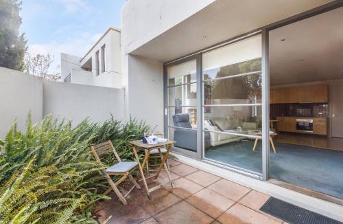 Richmond Apartment | Patio Charm in Buzzing Richmond with Parking