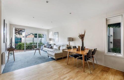 Richmond Apartment | Patio Charm in Buzzing Richmond with Parking