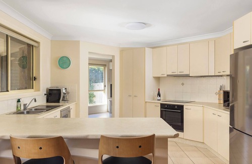 Corlette House | Pawprints Pet Friendly 4 bedroom level home only 370m to pet friendly beach