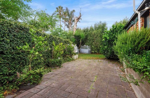 Somerville House | Peaceful 3 Bedroom Home in Somerville