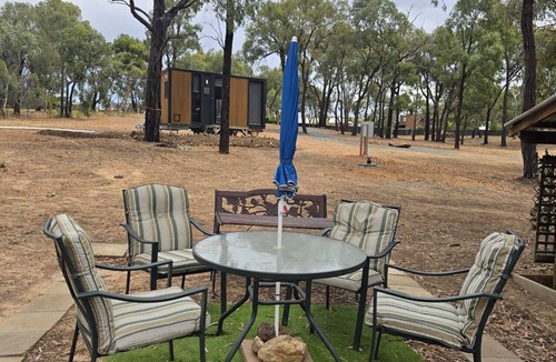 Stawell House | Peaceful 6-Acre Retreat | Grampians | Sleeps 10