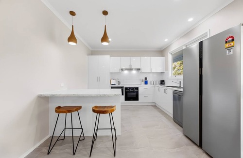 Stawell House | Peaceful 6-Acre Retreat | Grampians | Sleeps 10