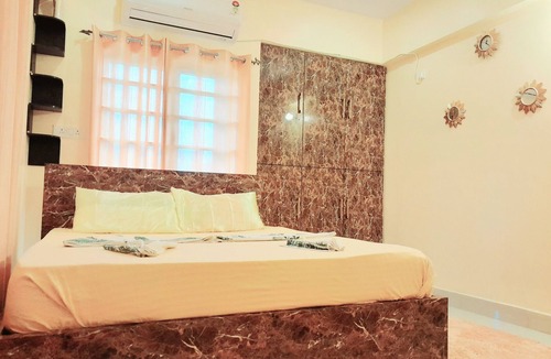 Kolkata Bed & Breakfast | Peaceful and elegant Room in an apartment