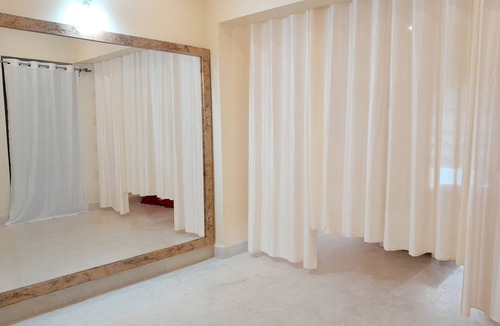 Kolkata Bed & Breakfast | Peaceful and elegant Room in an apartment