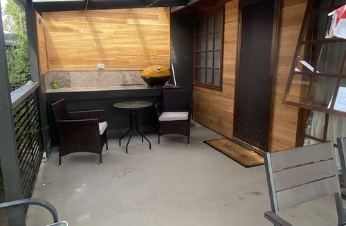 Dodges Ferry Apartment | Peaceful beach retreat, close to IGA Store, Bakery, Cafe Bistro & 30 min Hobart
