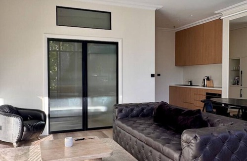 Woolloomooloo Apartment | Peaceful Modern Luxe City View Suite with Parking