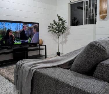 Upper Mount Gravatt House | Peaceful, Modern, LowToxic, Bfast included