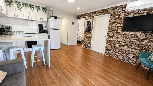 Bunbury House | Peaceful Parkside Oasis Walk to Beach & CBD