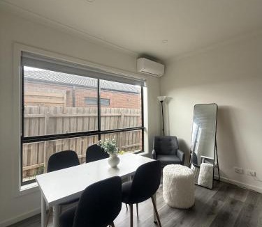 Wyndham Vale Bed & Breakfast | Peaceful Private Room in Wyndham Vale