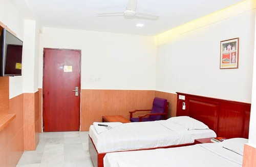 Madurai Hotel | Peaceful Room Stay/Proximity to Temple/Junction