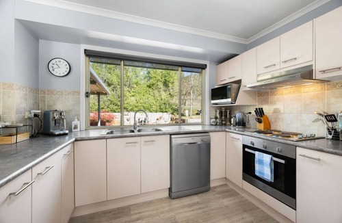 Bright Apartment | Peaceful self-contained unit. Perfect home base for work or get away