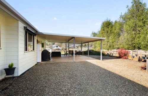 Bright Apartment | Peaceful self-contained unit. Perfect home base for work or get away