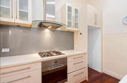 South Perth House | Peaceful South Perth Stay - Close to CBD & Swan River