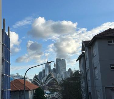 Kirribilli Apartment | Peaceful unit facing Sydney Opera House