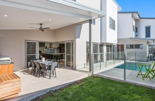 Casuarina House | Pebbles at Casuarina Beach - Large Family Home with Pool Near Beach