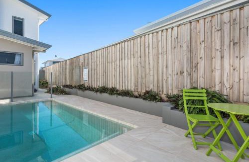 Casuarina House | Pebbles at Casuarina Beach - Large Family Home with Pool Near Beach