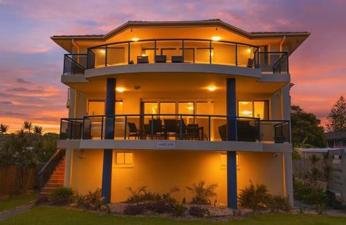 Forster Apartment | Pebbly Beach Escape