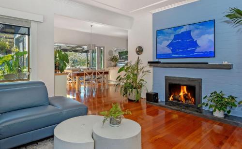 Berriedale House | Pelican Place - absolute waterfront overlooking MoNA