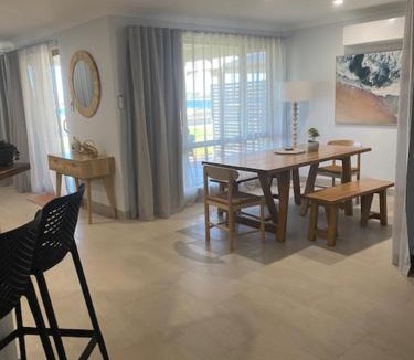 Kalbarri Villa | Pelican Shore Oceanfront Villa 6