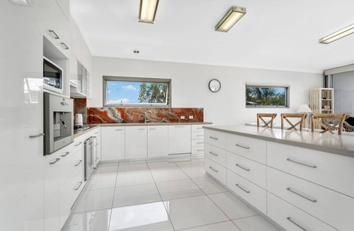 Mission Beach Villa | Penthouse Dunk Island Views Prime Village Location