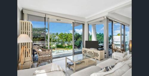 Mission Beach Apartment | Penthouse Dunk Island Views Prime Village Location