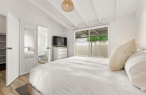 Dunsborough House | Pepper Cottage - Easy Beachside Living Close to Town