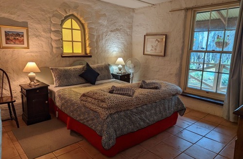 Stanley Flat Bed & Breakfast | Peppertree Corner, Clare Valley - Dog Heaven!
