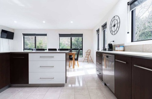 Newstead House | Perfect for groups and large families Sleeps 12