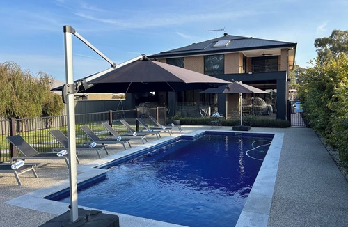 Bundalong House | Perfect home oasis by the Murray, 90 meters from water front with swimming pool
