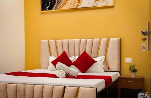 Vrindavan Hotel | Perfect hotel with 9 bedrooms and AC in soothing Vrindavan