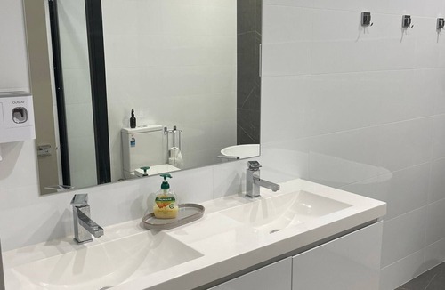 Glenelg North House | Perfect Location - close to beach and city