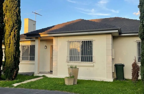 Glenelg North House | Perfect Location - close to beach and city