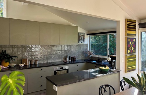 Somers House | Perfect position in Somers - 150m to beach and 3 minutes walk from cafe