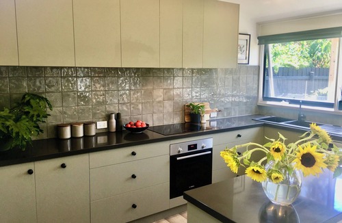 Somers House | Perfect position in Somers - 150m to beach and 3 minutes walk from cafe