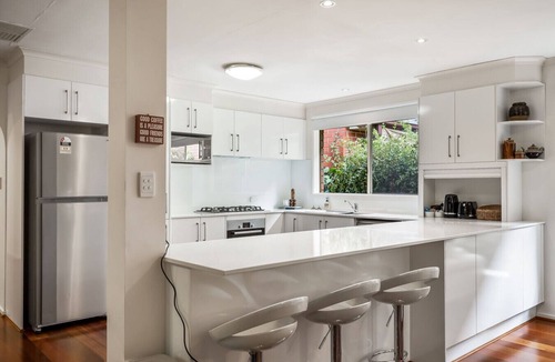 Mile End House | Perfectly Positioned in Mile End