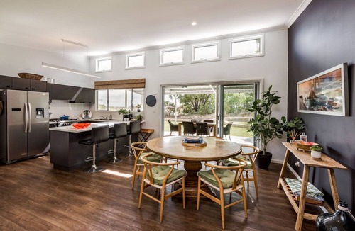 Broadwater House | PERFECTLY STYLED BEACH HOUSE WITH NEWLY RENOVATED BALCONY