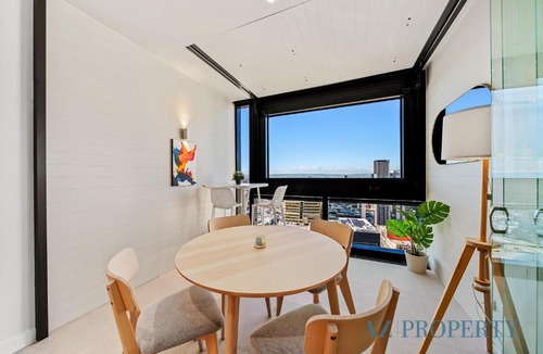 Perth Central Business District Apartment | Perth's Modern 1BR Apartment with Pool & Gym - City Living