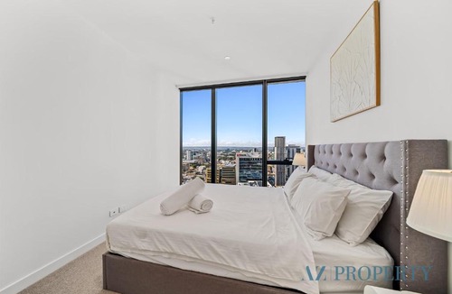 Perth Central Business District Apartment | Perth's Modern 1BR Apartment with Pool & Gym - City Living