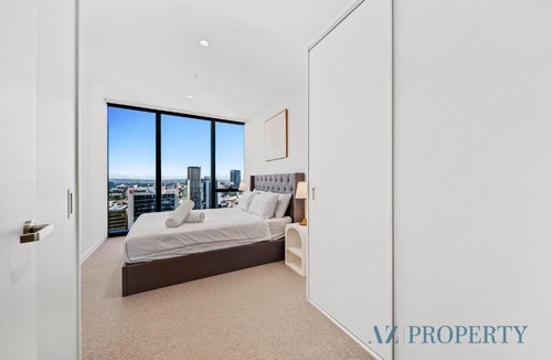 Perth Central Business District Apartment | Perth's Modern 1BR Apartment with Pool & Gym - City Living