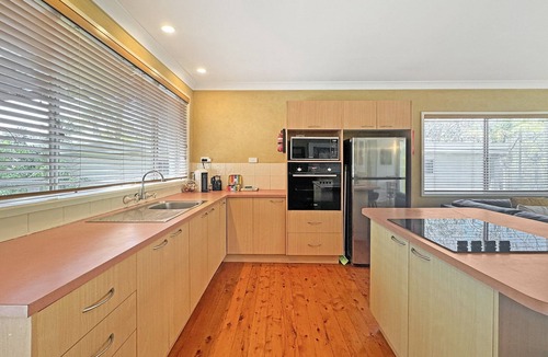 Wimbie Beach Apartment | Pet-Friendly 2-Bed Beach House with Garden & BBQ