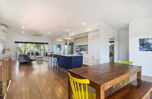 Long Beach House | Pet-Friendly 3-Bed Coastal Gem Near Long Beach
