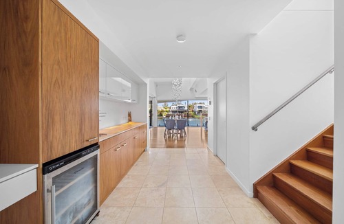 Pelican Waters House | Pet Friendly Canalhouse- Pontoon, Pool, Pizza Oven